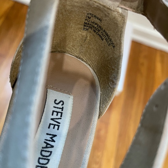 STEVE MADDEN - XTERNAL BONE WEDGES - SIZE 7 - Picture 9 of 9